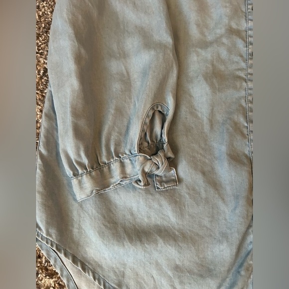 5/$25 New York & Company women’s light blue chambray top size small - Picture 4 of 8